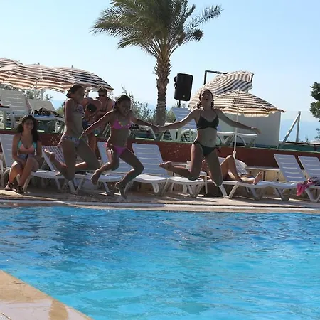 Wa Farm & מלון 3*